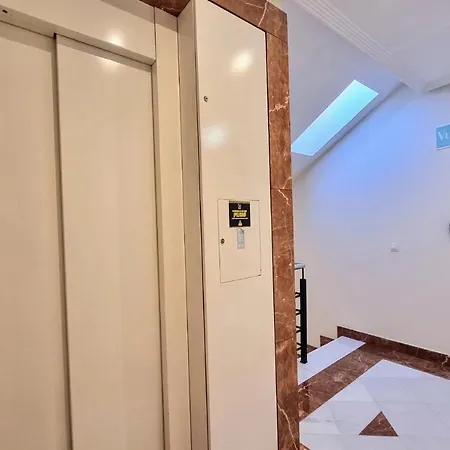 Atico En El Centro De *